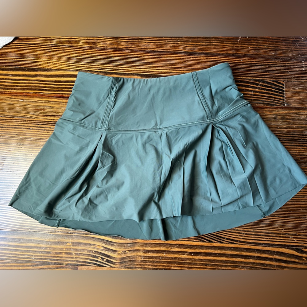 Lululemon olive tennis skirt size 6